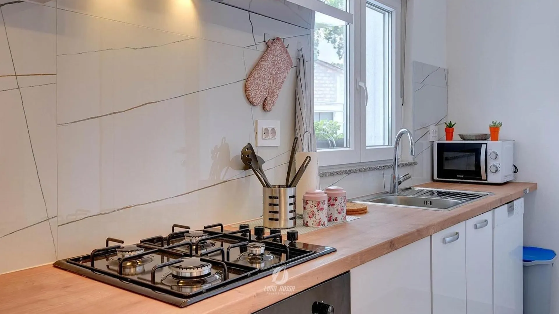Spacious Home With Private Terrace And Garden Πούλα 0*,  Κροατία