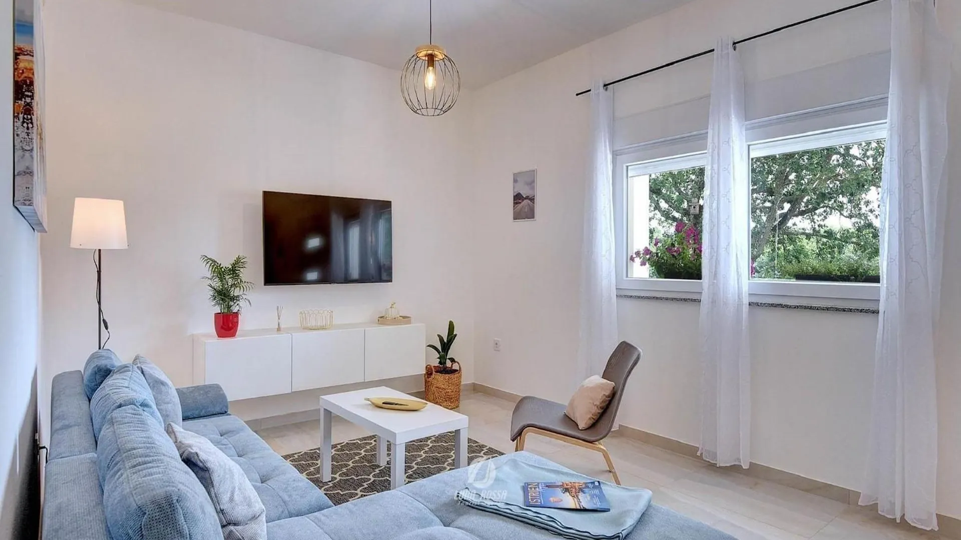 Spacious Home With Private Terrace And Garden Πούλα