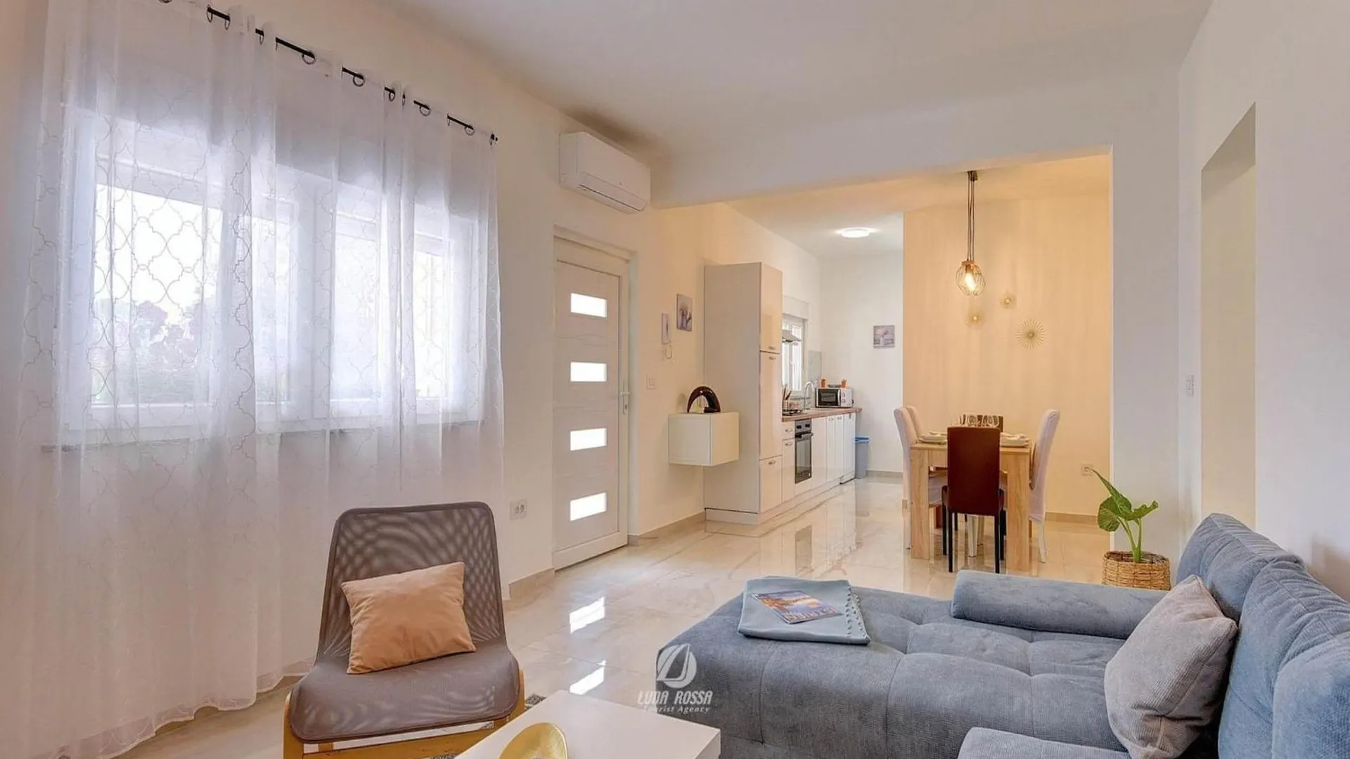 Spacious Home With Private Terrace And Garden Πούλα Διαμέρισμα