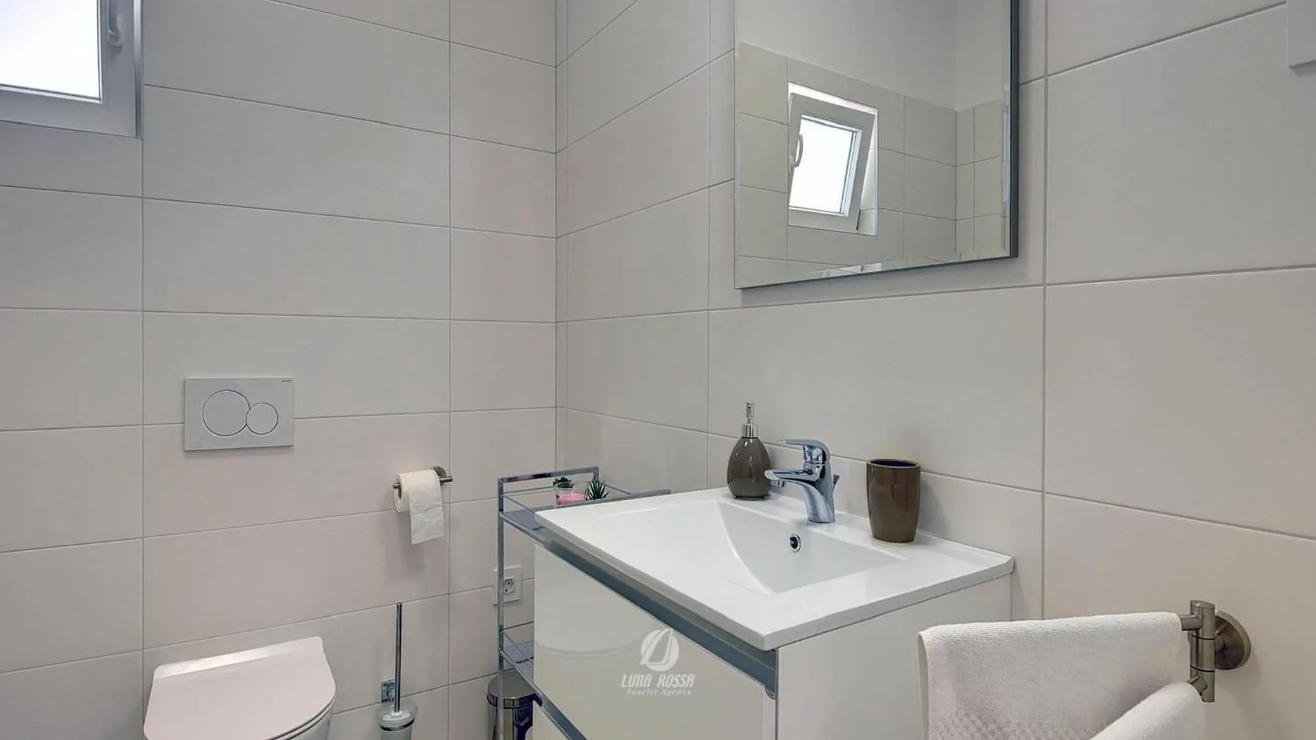 Διαμέρισμα Spacious Home With Private Terrace And Garden Πούλα