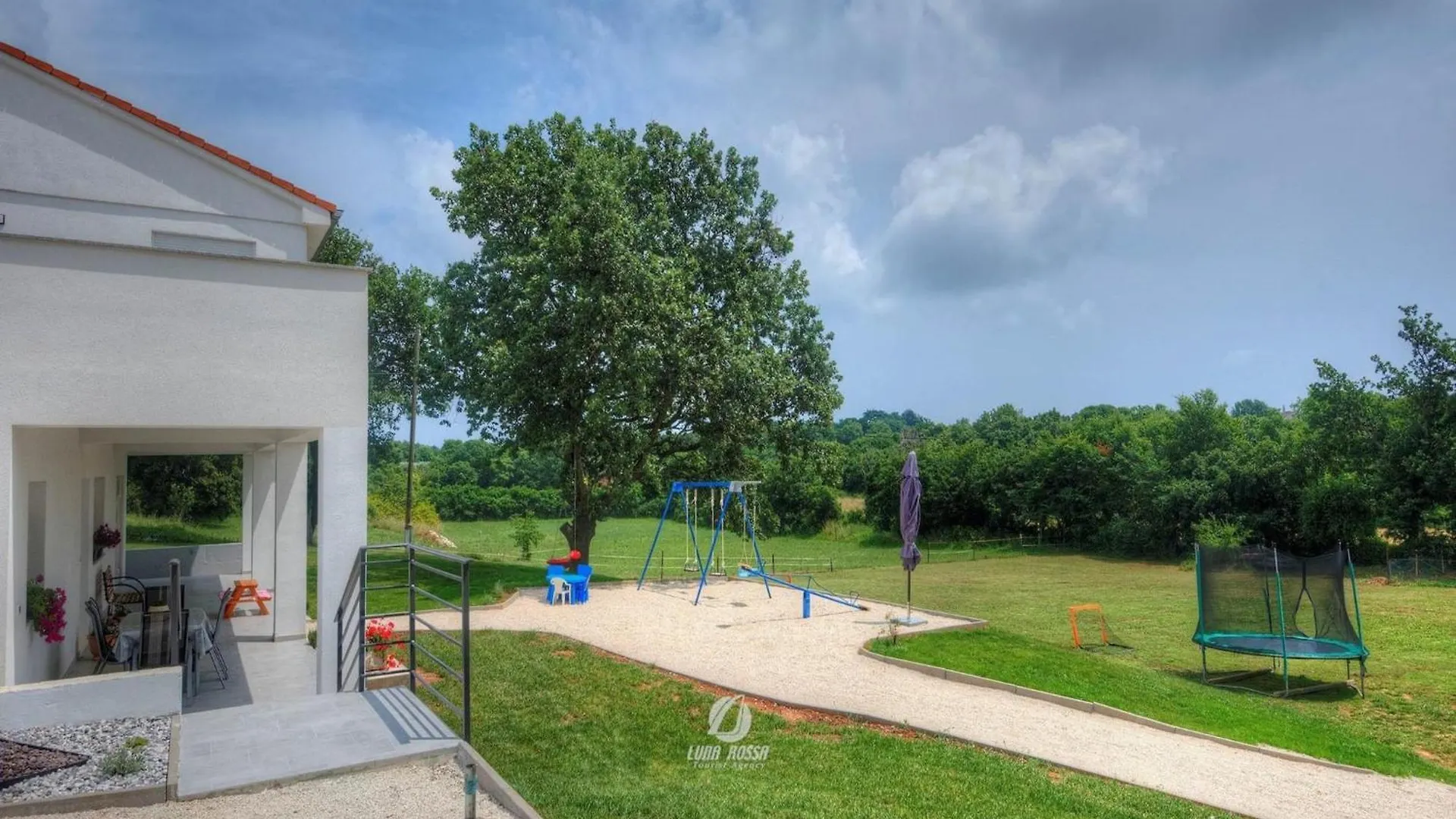 Διαμέρισμα Spacious Home With Private Terrace And Garden Πούλα